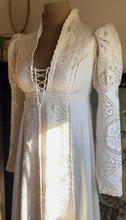 Load image into Gallery viewer, 1970’s Vintage White Natural Poplin and Lace Juliet Sleeve Gunne Sax Dress