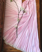 Load image into Gallery viewer, Exquisite 1970’s vintage pink pleated peignoir nightgown and robe by Lucie Ann