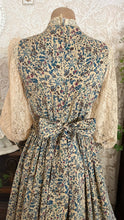 Load image into Gallery viewer, Unreal 1970’s Vintage Botanical Print dress from Canada