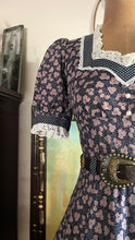 Load image into Gallery viewer, 1970’s Vintage Elderberry Rose Print Calico Gunne Sax