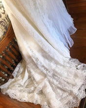 Load image into Gallery viewer, Beautiful 1970’s Vintage Lace and Pleated Chiffon Bridal Wedding Dress