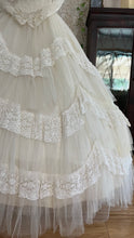 Load image into Gallery viewer, Breathtaking 1950’s Vintage White Tulle and Lace Bridal Gown Wedding Dress