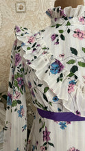 Load image into Gallery viewer, 1970’s Vintage Garden Floral Print Prairie Dress