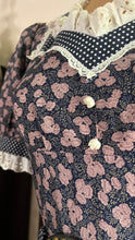 Load image into Gallery viewer, 1970’s Vintage Elderberry Rose Print Calico Gunne Sax