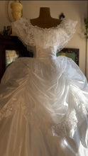 Load image into Gallery viewer, Baroque Fairytale 1980’s Vintage White Organza Jessica McClintock Bridal Gunne Sax Wedding Gown