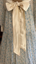 Load image into Gallery viewer, 1970’s Vintage Blue Rose Print Gunne Sax Dress