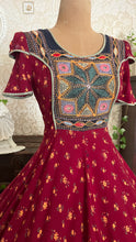 Load image into Gallery viewer, The Star Incredible Vintage Embroidered Full Sweep Dress