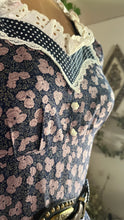 Load image into Gallery viewer, 1970’s Vintage Elderberry Rose Print Calico Gunne Sax