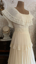 Load image into Gallery viewer, Butter Cream Cotton Crepe 1970’s 1980’s Vintage Off Shoulder Dress