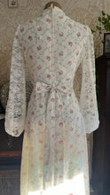Load image into Gallery viewer, Beautiful 1970’s Vintage Rose Print and Lace Dress
