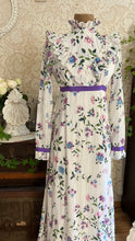 Load image into Gallery viewer, 1970’s Vintage Garden Floral Print Prairie Dress