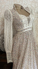Load image into Gallery viewer, 1970’s Vintage Ivory Floral and Lace Queen Anne Collar Gunne Sax Dress