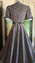 Load image into Gallery viewer, 1970’s Vintage Elderberry Rose Print Calico Gunne Sax