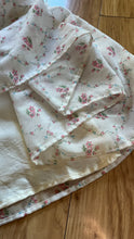Load image into Gallery viewer, Beautiful 1970’s Vintage Rose Print and Lace Dress