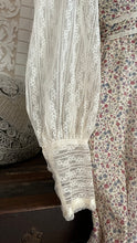 Load image into Gallery viewer, 1970’s Vintage Ivory Floral and Lace Queen Anne Collar Gunne Sax Dress