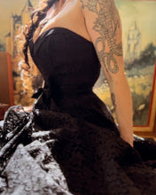 Load image into Gallery viewer, Stunning 1980’s vintage black lace Gunne Sax straplesss dress