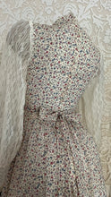 Load image into Gallery viewer, 1970’s Vintage Ivory Floral and Lace Queen Anne Collar Gunne Sax Dress