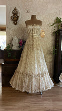 Load image into Gallery viewer, Deadstock 1970’s Vintage Floral Print Strapless Gunne Sax Dress