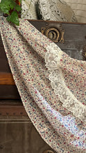 Load image into Gallery viewer, 1970’s Vintage Ivory Floral and Lace Queen Anne Collar Gunne Sax Dress