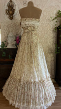 Load image into Gallery viewer, Deadstock 1970’s Vintage Floral Print Strapless Gunne Sax Dress