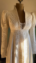 Load image into Gallery viewer, 1970’s Vintage White Natural Poplin and Lace Juliet Sleeve Gunne Sax Dress
