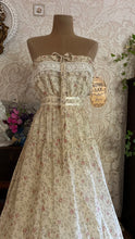 Load image into Gallery viewer, Deadstock 1970’s Vintage Floral Print Strapless Gunne Sax Dress