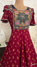 Load image into Gallery viewer, The Star Incredible Vintage Embroidered Full Sweep Dress