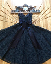 Load image into Gallery viewer, Stunning 1980’s vintage black lace Gunne Sax straplesss dress