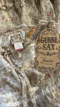 Load image into Gallery viewer, Deadstock 1970’s Vintage Floral Print Strapless Gunne Sax Dress