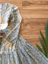 Load image into Gallery viewer, 1970’s Vintage Blue Rose Print Gunne Sax Dress