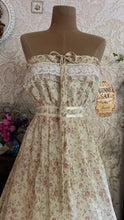 Load image into Gallery viewer, Deadstock 1970’s Vintage Floral Print Strapless Gunne Sax Dress