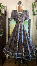 Load image into Gallery viewer, 1970’s Vintage Elderberry Rose Print Calico Gunne Sax