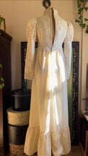 Load image into Gallery viewer, 1970’s Vintage White Natural Poplin and Lace Juliet Sleeve Gunne Sax Dress