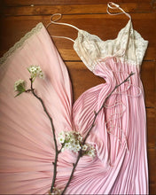 Load image into Gallery viewer, Exquisite 1970’s vintage pink pleated peignoir nightgown and robe by Lucie Ann