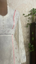 Load image into Gallery viewer, Pretty 1970’s Vintage Rose Print and Lace Dress