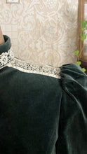 Load image into Gallery viewer, Fantastic Dark Sage Green Velveteen Cropped Gunne Sax Jacket