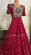 Load image into Gallery viewer, The Star Incredible Vintage Embroidered Full Sweep Dress
