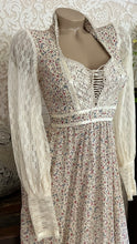 Load image into Gallery viewer, 1970’s Vintage Ivory Floral and Lace Queen Anne Collar Gunne Sax Dress