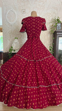 Load image into Gallery viewer, The Star Incredible Vintage Embroidered Full Sweep Dress