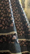 Load image into Gallery viewer, 1970’s Vintage Elderberry Rose Print Calico Gunne Sax