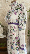 Load image into Gallery viewer, 1970’s Vintage Garden Floral Print Prairie Dress