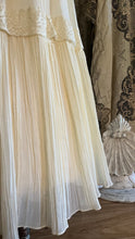 Load image into Gallery viewer, Butter Cream Cotton Crepe 1970’s 1980’s Vintage Off Shoulder Dress