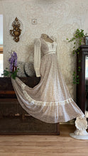 Load image into Gallery viewer, 1970’s Vintage Ivory Floral and Lace Queen Anne Collar Gunne Sax Dress