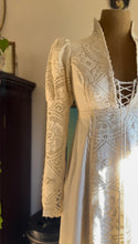 Load image into Gallery viewer, 1970’s Vintage White Natural Poplin and Lace Juliet Sleeve Gunne Sax Dress