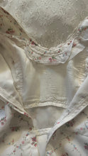 Load image into Gallery viewer, Pretty 1970’s Vintage Rose Print and Lace Dress
