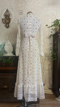 Load image into Gallery viewer, Pretty 1970’s Vintage Rose Print and Lace Dress