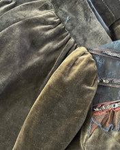 Load image into Gallery viewer, 1970’s Vintage Black Velveteen Gunne Sax Skirt