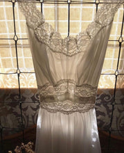 Load image into Gallery viewer, 1950’s Vintage White Chiffon Vanity Fair Peignoir Nightgown 32