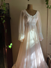 Load image into Gallery viewer, 1970’s Vintage Pale Tea Rose Pink Gunne Sax Maxi Dress