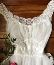 Load image into Gallery viewer, 1950’s Vintage White Chiffon Vanity Fair Peignoir Nightgown 32